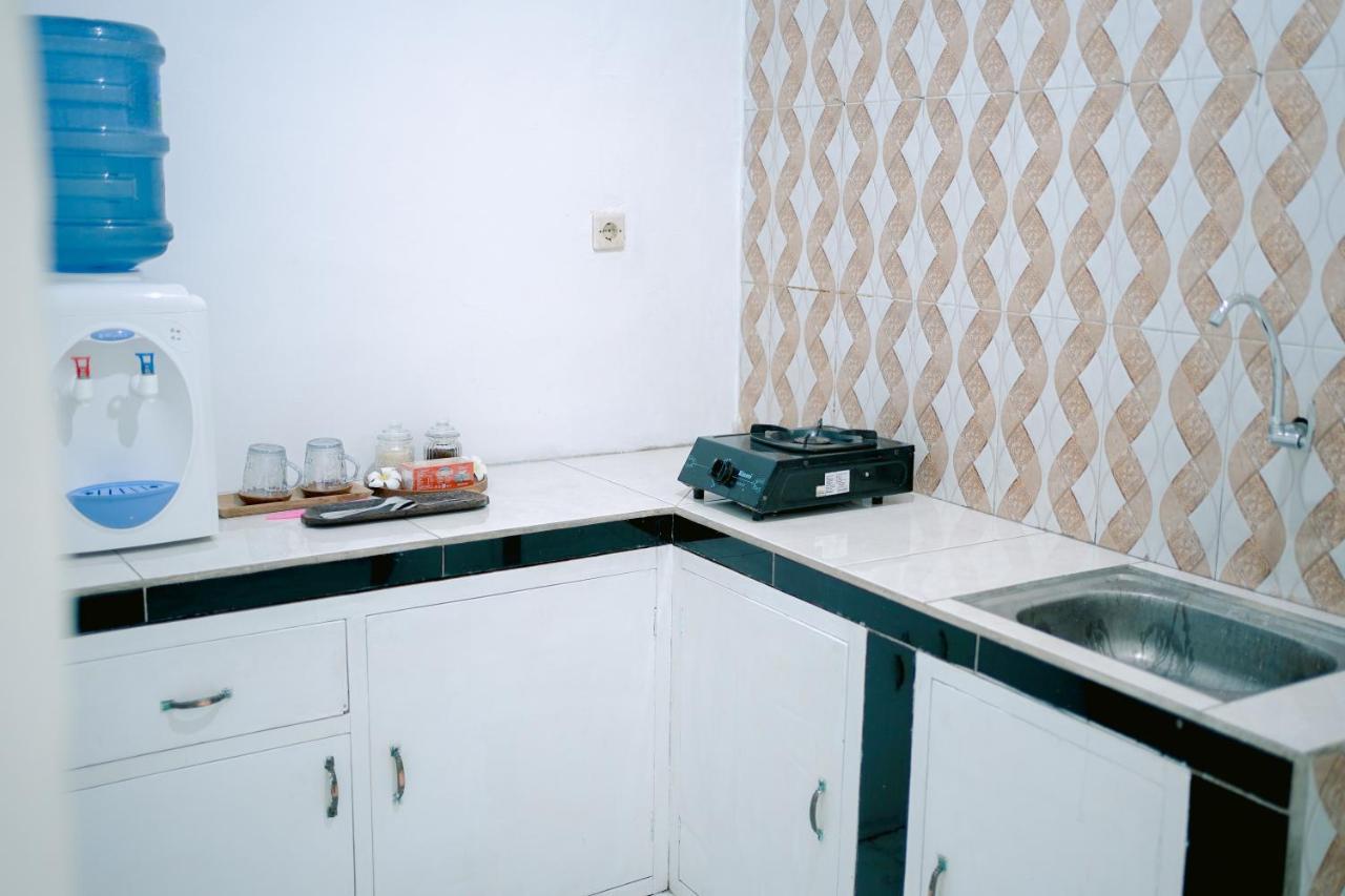 Getrudis Guesthouse Labuan Bajo Esterno foto