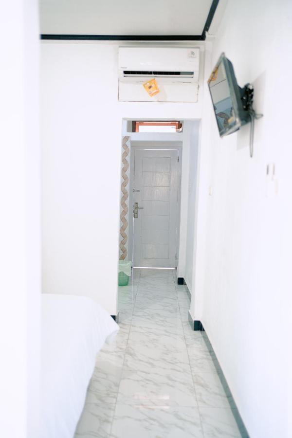 Getrudis Guesthouse Labuan Bajo Esterno foto