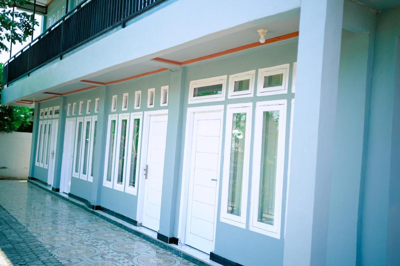Getrudis Guesthouse Labuan Bajo Esterno foto