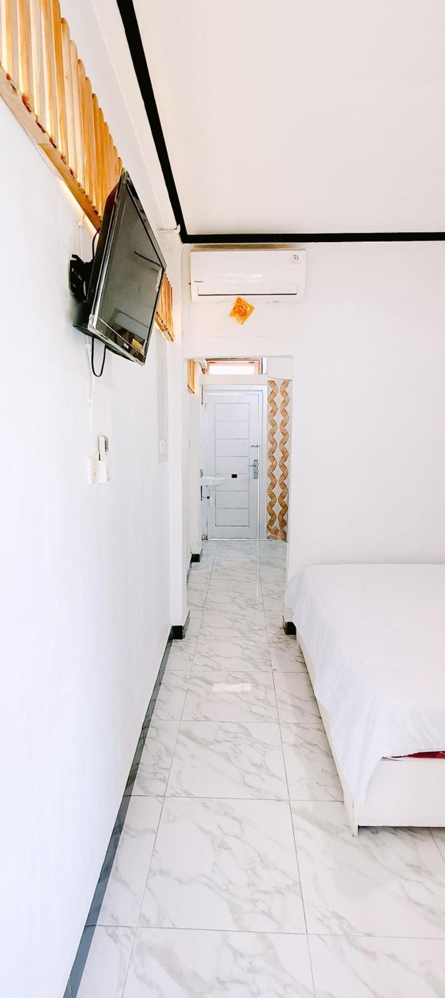 Getrudis Guesthouse Labuan Bajo Esterno foto