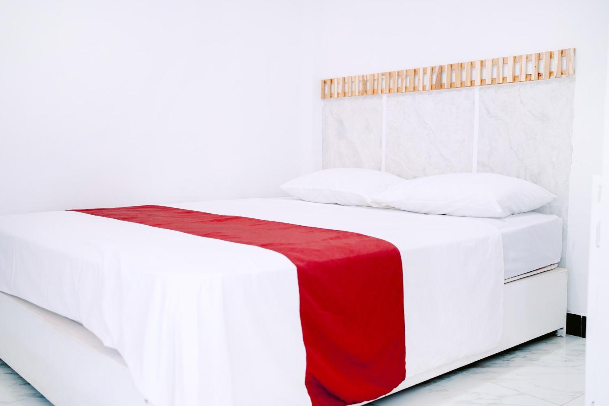 Getrudis Guesthouse Labuan Bajo Esterno foto